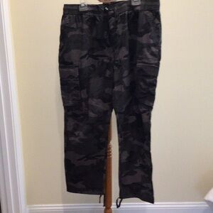 CSG essential cargo men’s pants in camouflage size 3XL elastic waist